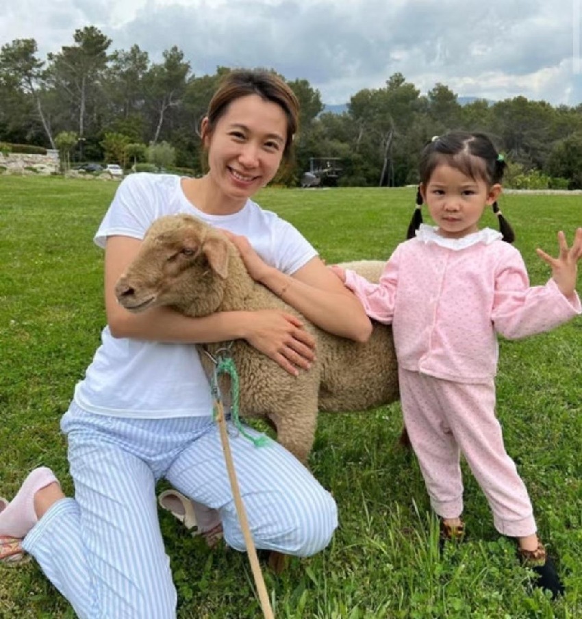 前港姐李美慧曬法國私人莊園，嫁富商成幸福少奶奶，今年追仔成功湊成好字