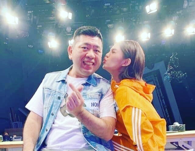 獨扛家計屢被傳婚變！NONO一審遭判2年，朱海君被拍到「護花男牽手摟肩」真實身分曝光了！