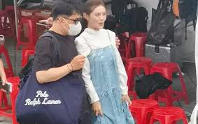 獨扛家計屢被傳婚變！NONO一審遭判2年，朱海君被拍到「護花男牽手摟肩」真實身分曝光了！