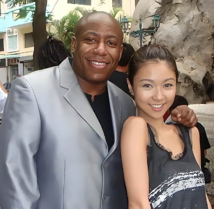 和黑人男友同居多年無疾而終  竟成為她「一生之痛」 如今44歲誰都不敢輕易碰她