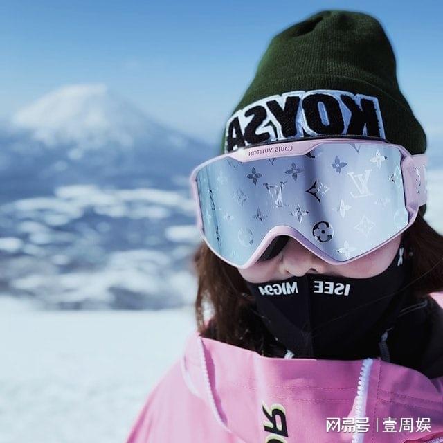 李彩樺日本滑雪遭遇意外，跌入兩米雪洞大喊救命，被人合力救起