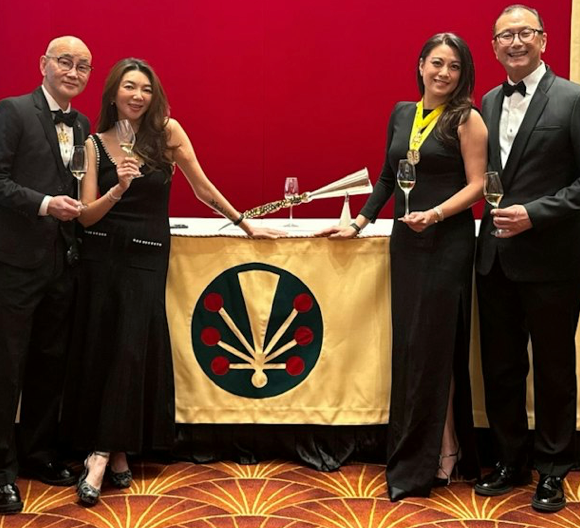 恭喜!TVB前藝人廖碧兒迎來新戀情,和70歲富商男友手挽手宣誓主權
