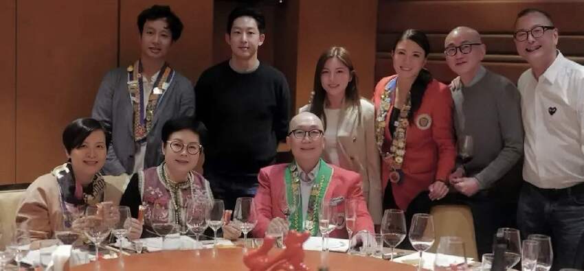 恭喜!TVB前藝人廖碧兒迎來新戀情,和70歲富商男友手挽手宣誓主權