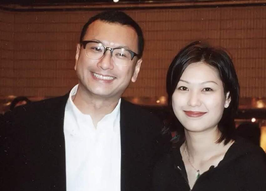恭喜!TVB前藝人廖碧兒迎來新戀情,和70歲富商男友手挽手宣誓主權