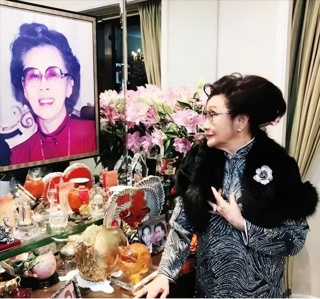 白雪仙96歲仍雍容華貴！愛徒齊拜年，與任劍輝情深一世令人動容