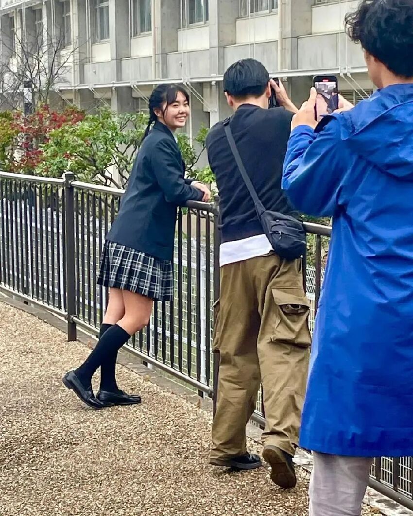 日本17歲高中妹換上比基尼神變身！健美界超新星，私下素顏模樣曝！