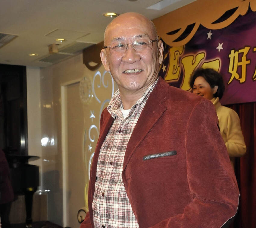 突發！TVB知名老戲骨每月給大兒子5萬生活費，痛斥大兒媳挑撥離間