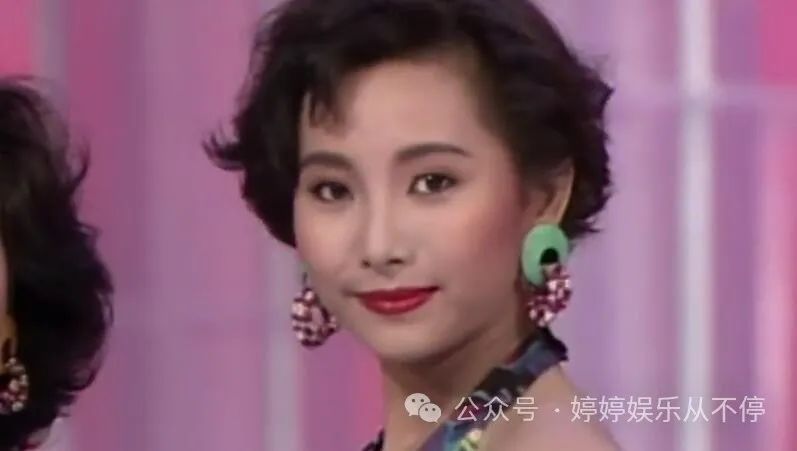 梁小冰「鼻塌個矮」算大美人嗎？看她與袁詠儀的合照，就有答案了