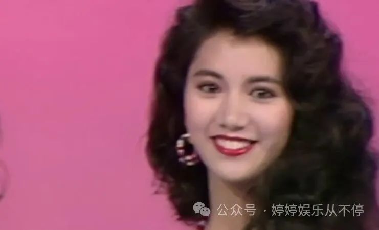 梁小冰「鼻塌個矮」算大美人嗎？看她與袁詠儀的合照，就有答案了