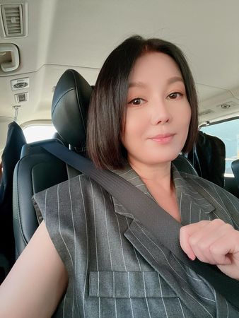 快訊／超大鑽戒閃炸！51歲苗可麗公布喜訊「終於可以說了❤」　曝甜蜜牽手照「一起邁向新生活」網狂喊：恭喜！