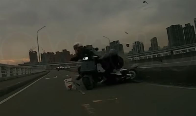 快訊/新北20歲男大生載22歲學姊！耍帥超車秀技術，她當場頸椎斷裂橋上斷魂