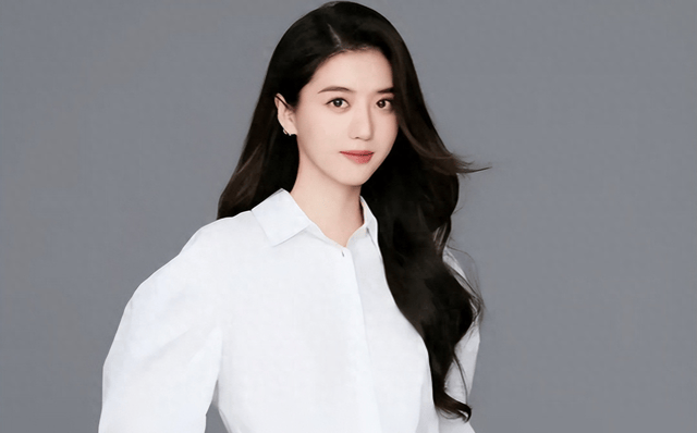 難怪這麼囂張!著名女星被曝大罵中國人,她乾爹被扒後身份不簡單