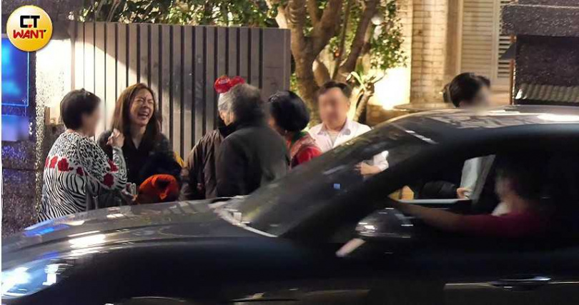 昔傳婆媳不合　庾澄慶攜愛妻幫94歲媽慶生互動全曝光　驚見大咖歌手