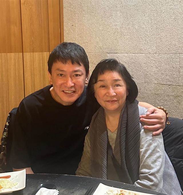 消失熒光幕20年！76歲江霞真實近況大公開，兒女雙全令人羨，神秘丈夫背景更是不簡單