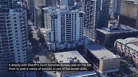 47歲華裔女博士被9名美警「連開18槍擊斃」警察:她持刀襲警拒繳管理費「審判結果」打臉全網