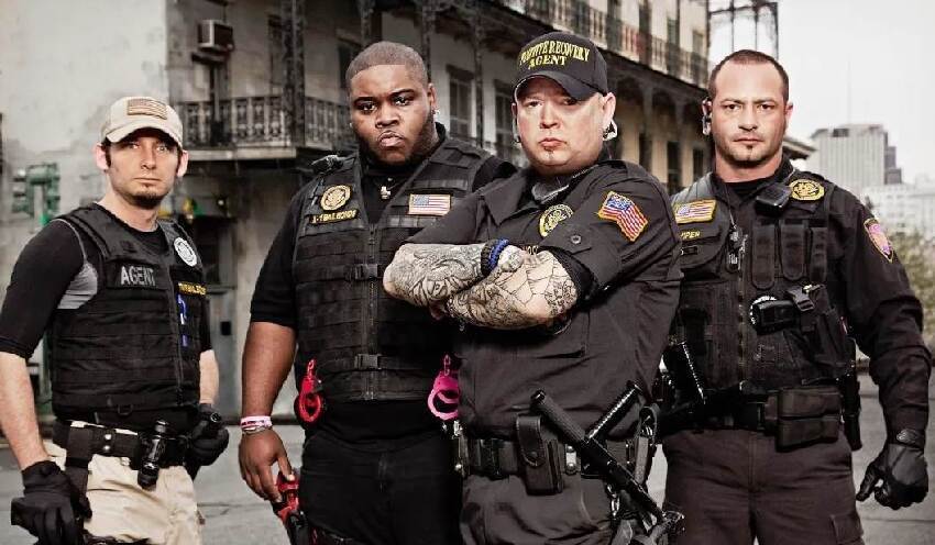 47歲華裔女博士被9名美警「連開18槍擊斃」警察:她持刀襲警拒繳管理費「審判結果」打臉全網