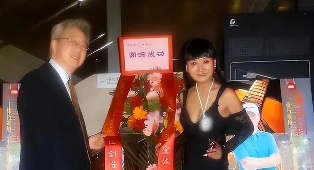 名主持突辭職「嫁大20歲美國富豪」！婚後過著「非人地獄生活」唏噓：自作自受