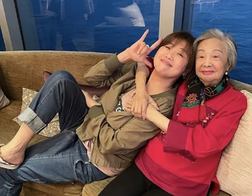 一路走好！TVB知名姐妹花92歲母親不幸離世，家族四代同堂人丁興旺