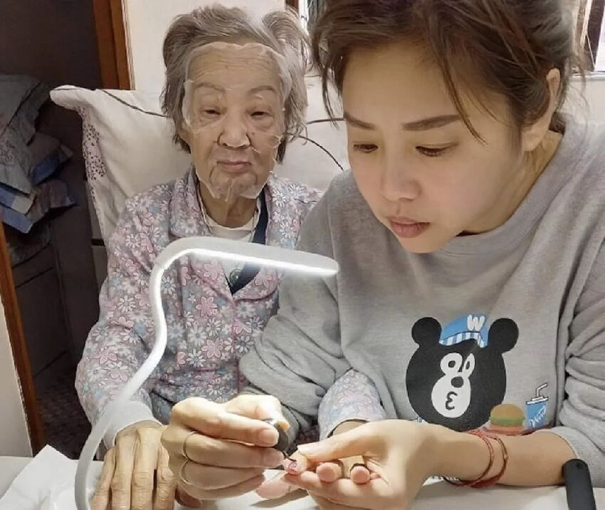 一路走好！TVB知名姐妹花92歲母親不幸離世，家族四代同堂人丁興旺