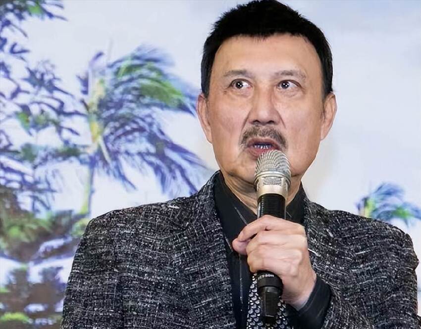 家產被掏空無收入變賣五房，78歲歌王余天晚年失業太落魄，一家五口全部離開台灣原因驚人