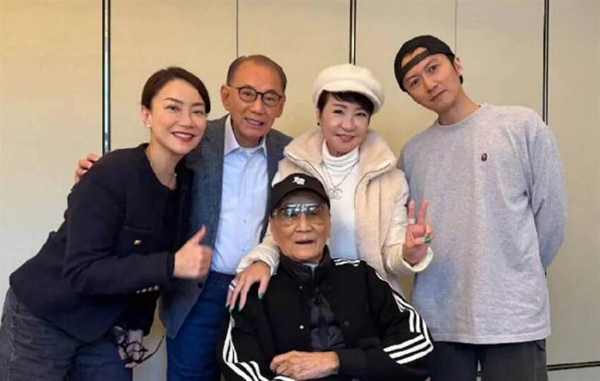 89歲謝賢前女友大曝隱私！兩人差49歲，男方早已手術，3年沒碰她