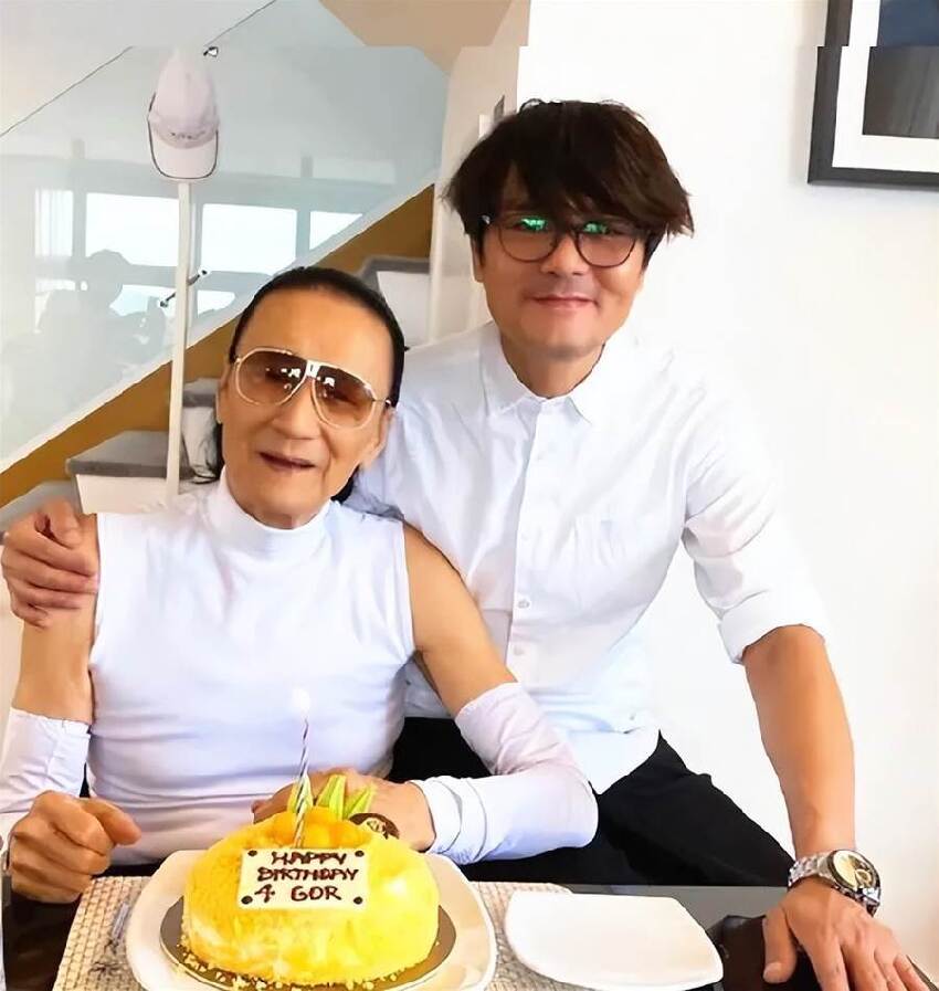 89歲謝賢前女友大曝隱私！兩人差49歲，男方早已手術，3年沒碰她