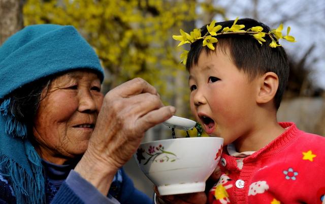 為何越是「孝順的子女」越不受父母待見？社會學家道出原因，句句現實又扎心