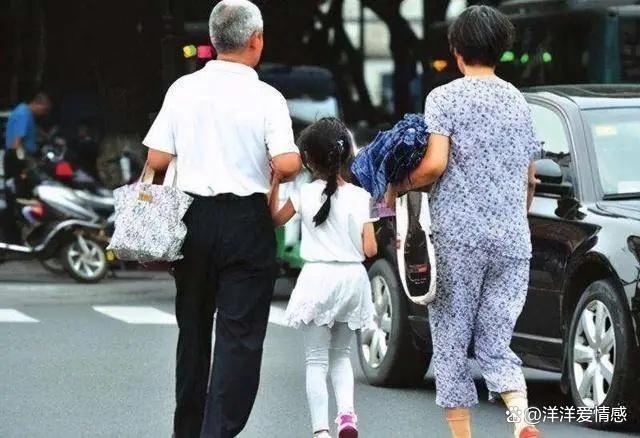 退休後去深圳和女兒同住，聽見外孫不經意一句話，卻讓我連夜逃離