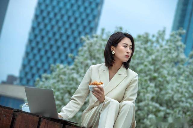 只因太美,被導演多次追求,但她都不為所動,導致她只能演女二