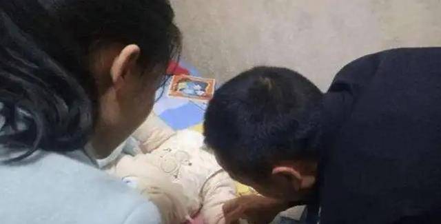 親生父母拿著錢,要認回被遺棄的博士女兒,肖晶晶:請帶著錢離開