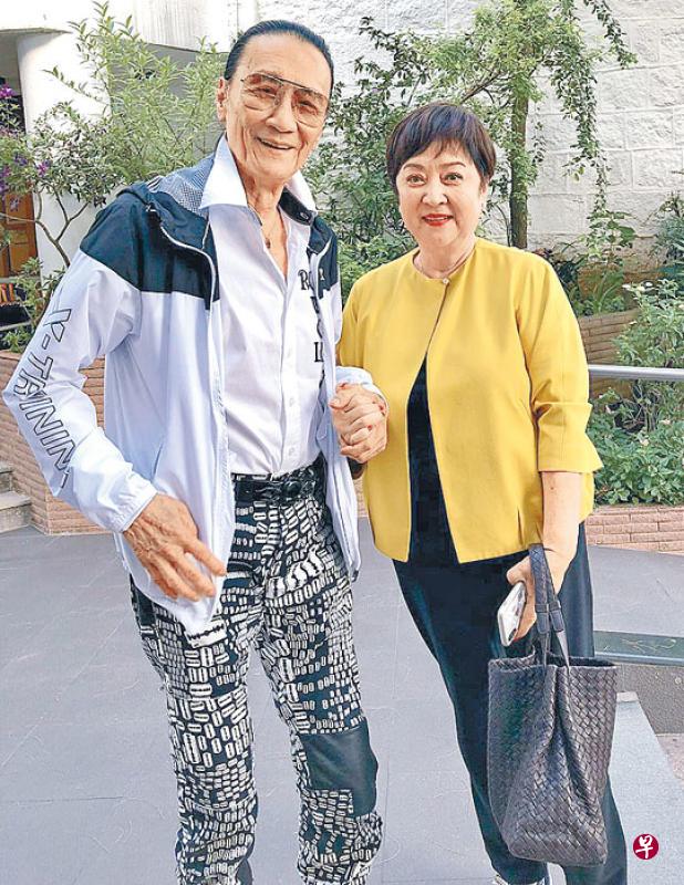 謝賢78歲第一任前妻甄珍罕露臉，帶兒子與友人聚會，仍然優雅高貴