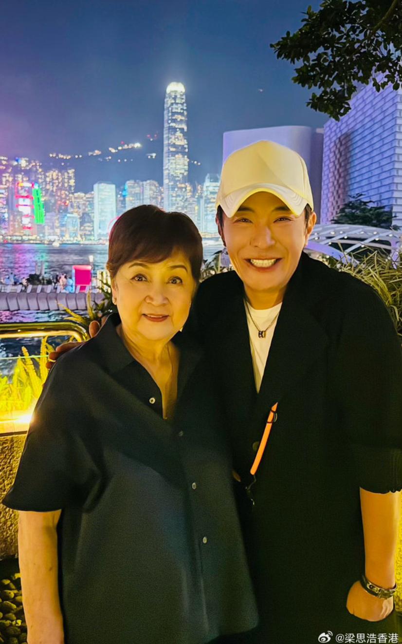 謝賢78歲第一任前妻甄珍罕露臉，帶兒子與友人聚會，仍然優雅高貴