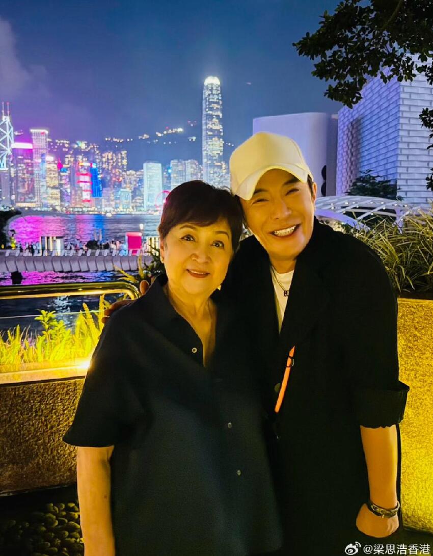 謝賢78歲第一任前妻甄珍罕露臉，帶兒子與友人聚會，仍然優雅高貴
