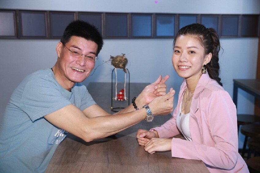 窮到賣蔥油餅！66歲王中皇走投無路「岳父母卻相挺」：來住我們家　牽手多年自責「沒能讓妻過好日子」