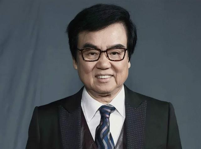 80歲香港知名老戲骨刑滿出獄，在獄中表現良好，扣減三分之一刑期