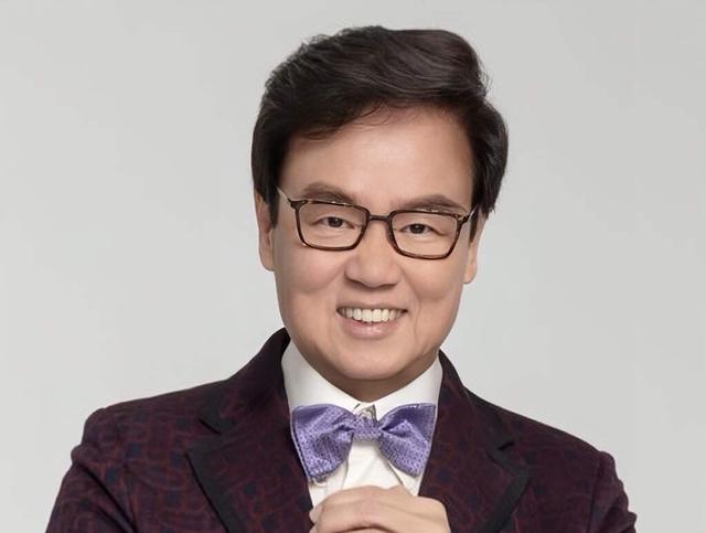 80歲香港知名老戲骨刑滿出獄，在獄中表現良好，扣減三分之一刑期