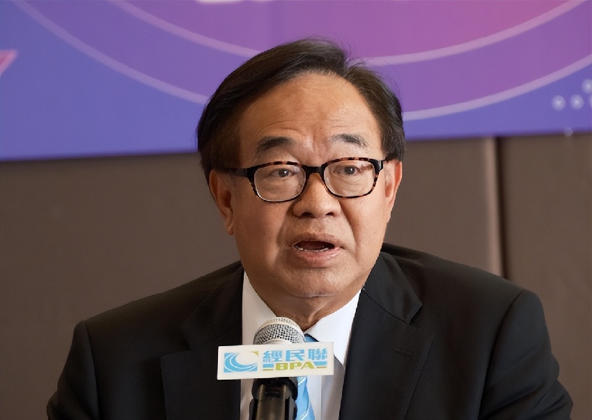 30 歲粵劇花旦與 73 歲商界大佬閃婚，男方優質條件令人無法抗拒