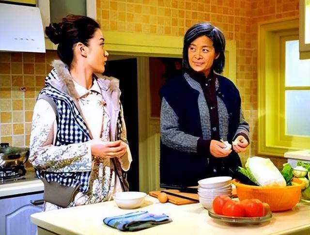 婆婆「天天打麻將」不肯幫帶孫,牌桌上突發「腦中風住院15天」求兒付醫藥費!結果...