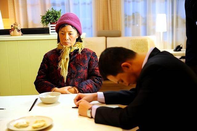 婆婆「天天打麻將」不肯幫帶孫,牌桌上突發「腦中風住院15天」求兒付醫藥費!結果...