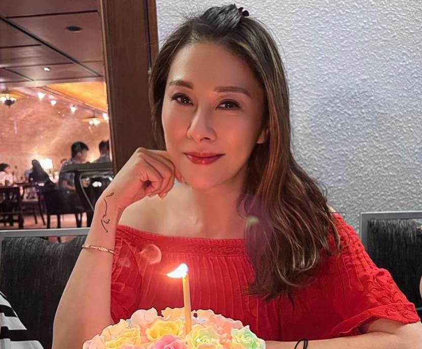 47歲資深女星「燒炭身亡」!老公崩潰凌晨「收到訣別訊息」天人永隔,生前住宅已淪為兇宅