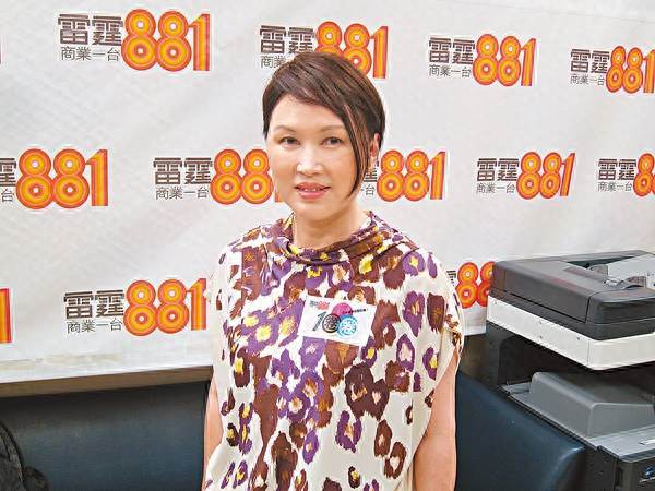 曾是「亞視一姐」，遭遇28年的不幸婚姻「被老公騙光全部家產」，如今62歲落寞街頭