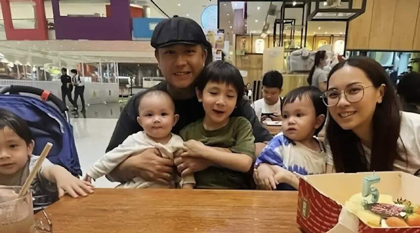 突發！香港知名男星沒錢交電費半夜被斷電，四個孩子靠脫衣服降溫
