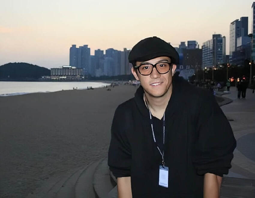 突發！香港知名男星沒錢交電費半夜被斷電，四個孩子靠脫衣服降溫