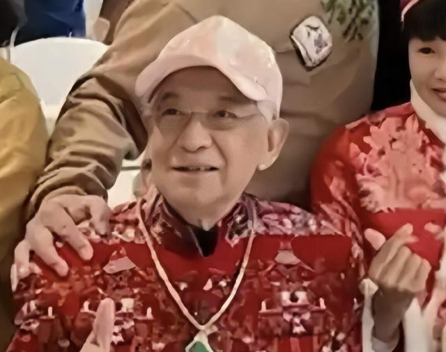 一路走好！香港知名演員突發心臟病離世，因年輕時貪玩一生未婚