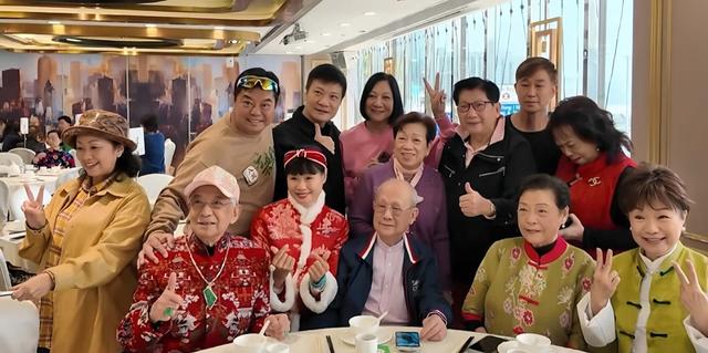 一路走好！香港知名演員突發心臟病離世，因年輕時貪玩一生未婚