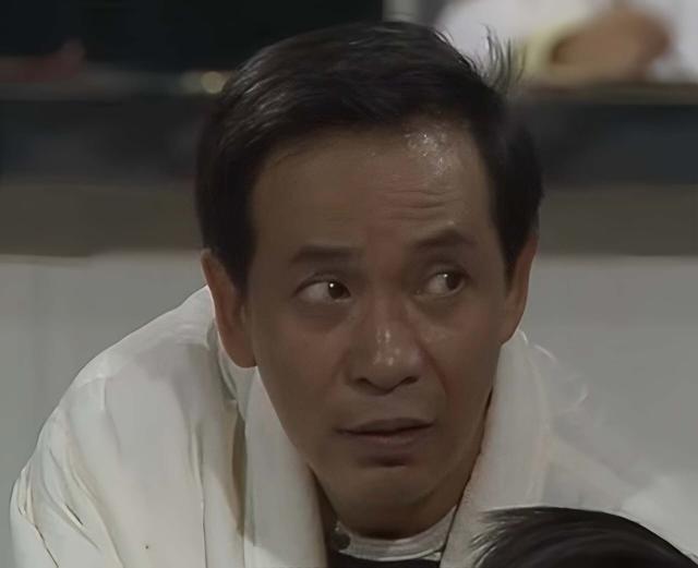 一路走好！香港知名演員突發心臟病離世，因年輕時貪玩一生未婚