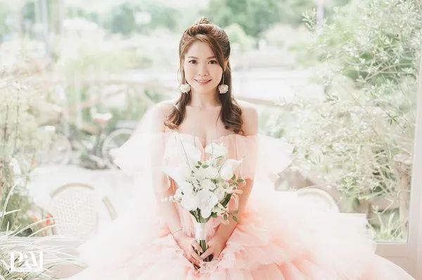 恭喜！TVB美女主播穿仙氣婚紗出嫁，無線新聞部傾巢而出到賀