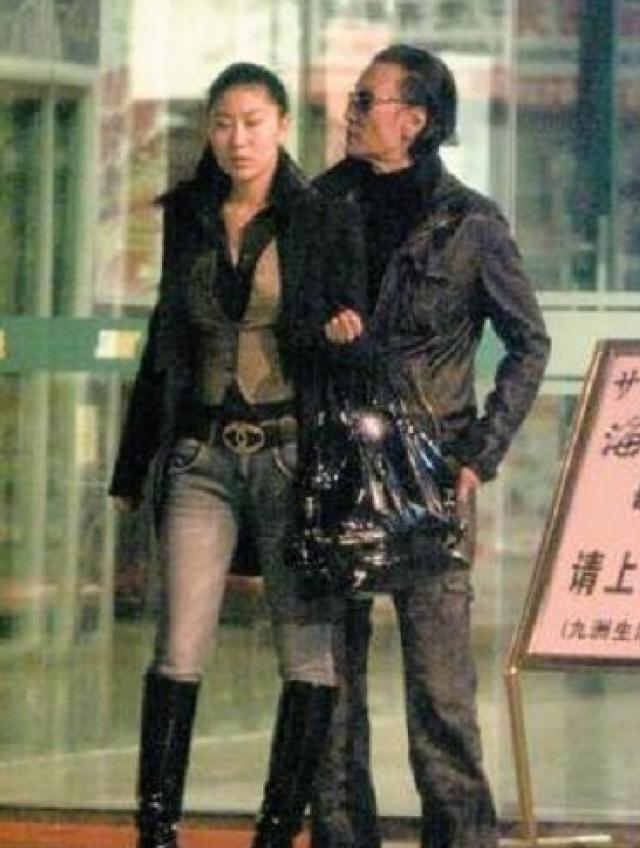 謝賢生前最後一任女友，小他49歲身材火辣，如今卻在老家當網紅