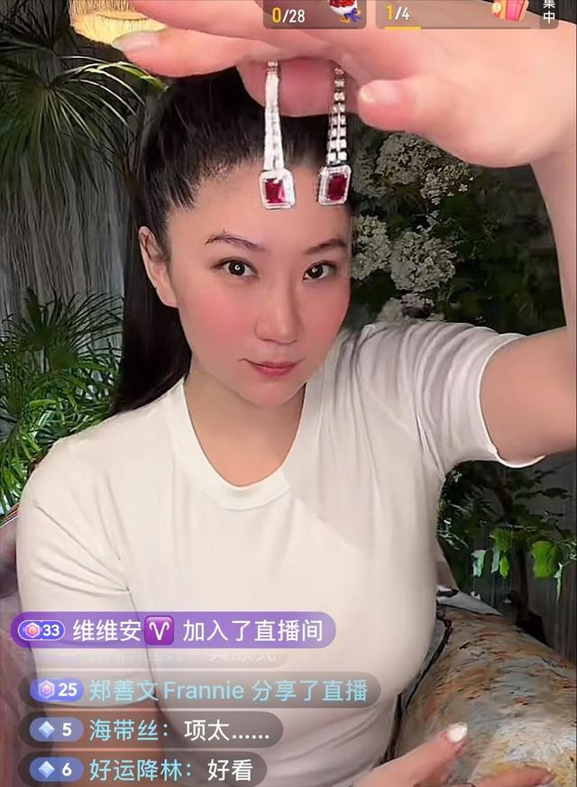 謝賢生前最後一任女友，小他49歲身材火辣，如今卻在老家當網紅