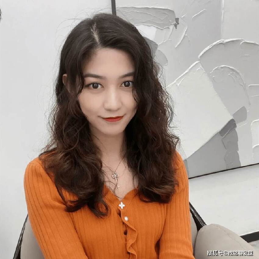 50歲女人燙這個『髮型』最顯年輕! 十款洋氣減齡卷髮,顯氣質又有品位